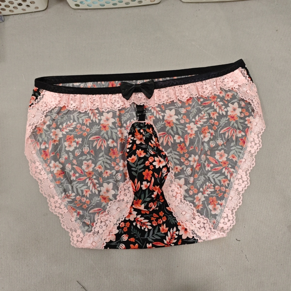 Handmade Floral Sexy Cute Man  - Embellish Knit recension och pris
