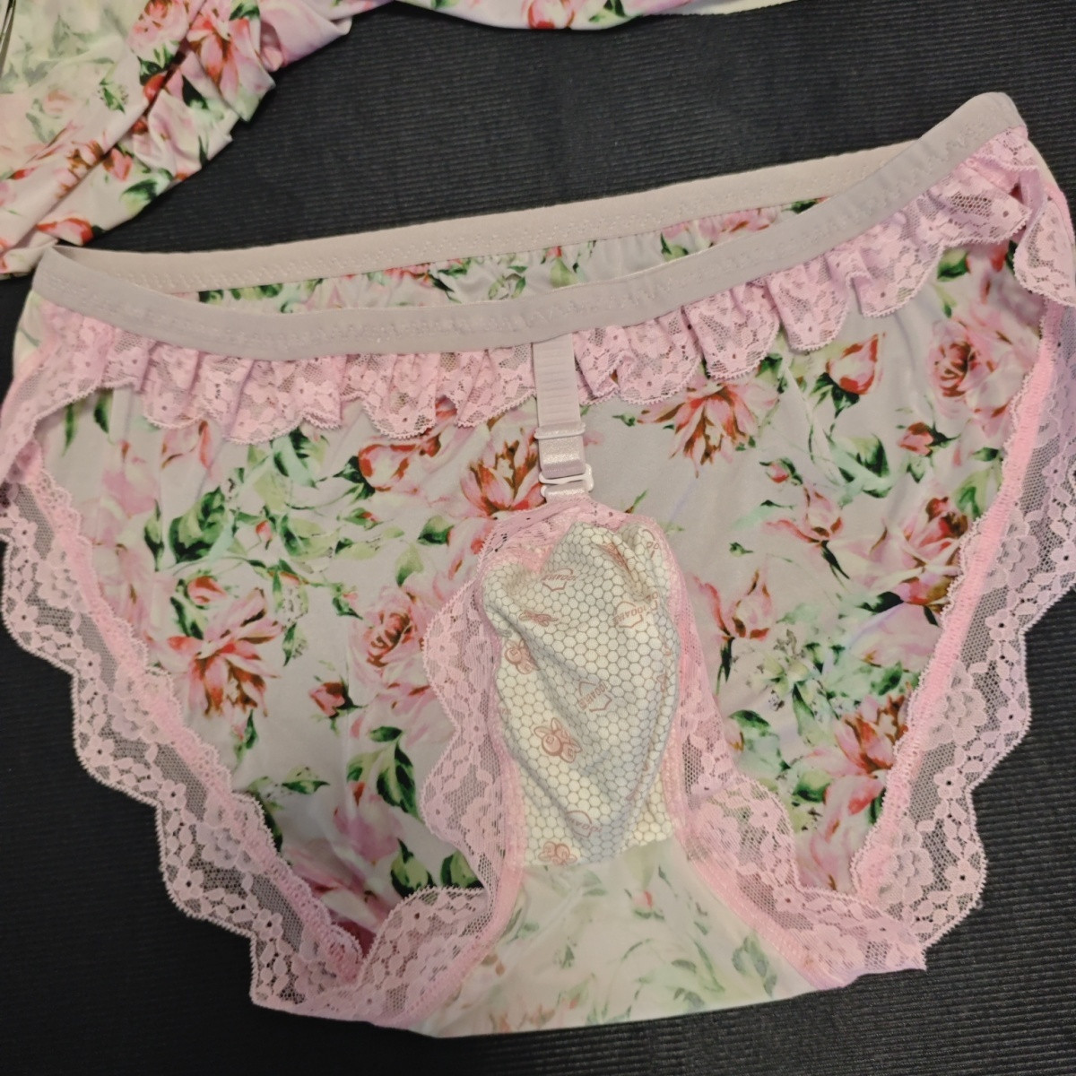 Handmade Floral Sexy Cute Man  - Embellish Knit recension och pris